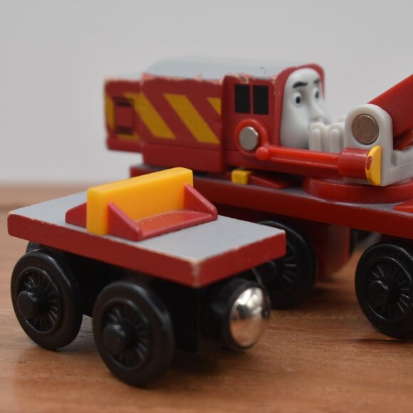 Rocky Magnetic Crane Front and Back Cars Thomas & Friends Wooden Railway… - Picture 10 of 12